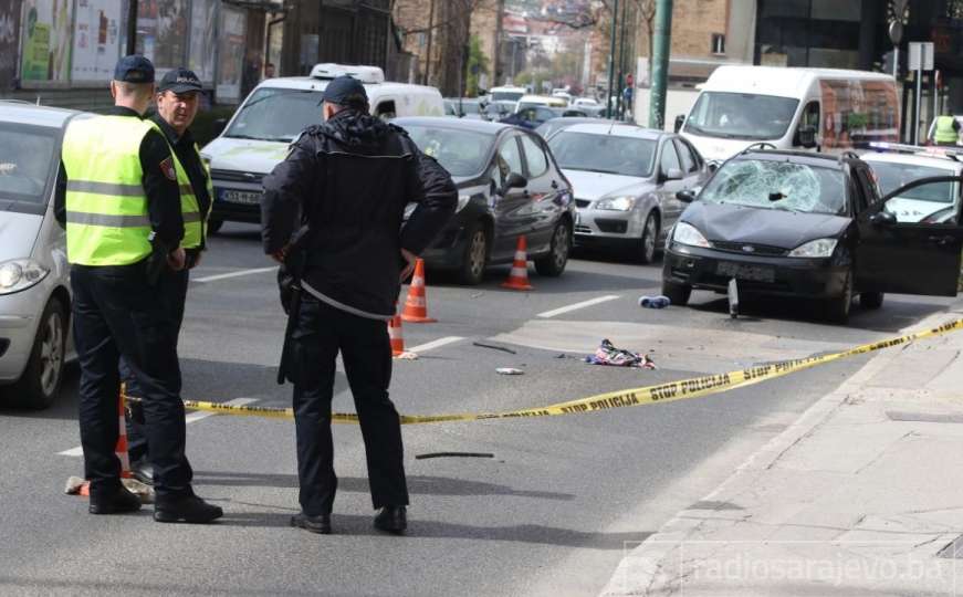 Dijete povrijeđeno u sudaru dva automobila u centru Sarajeva